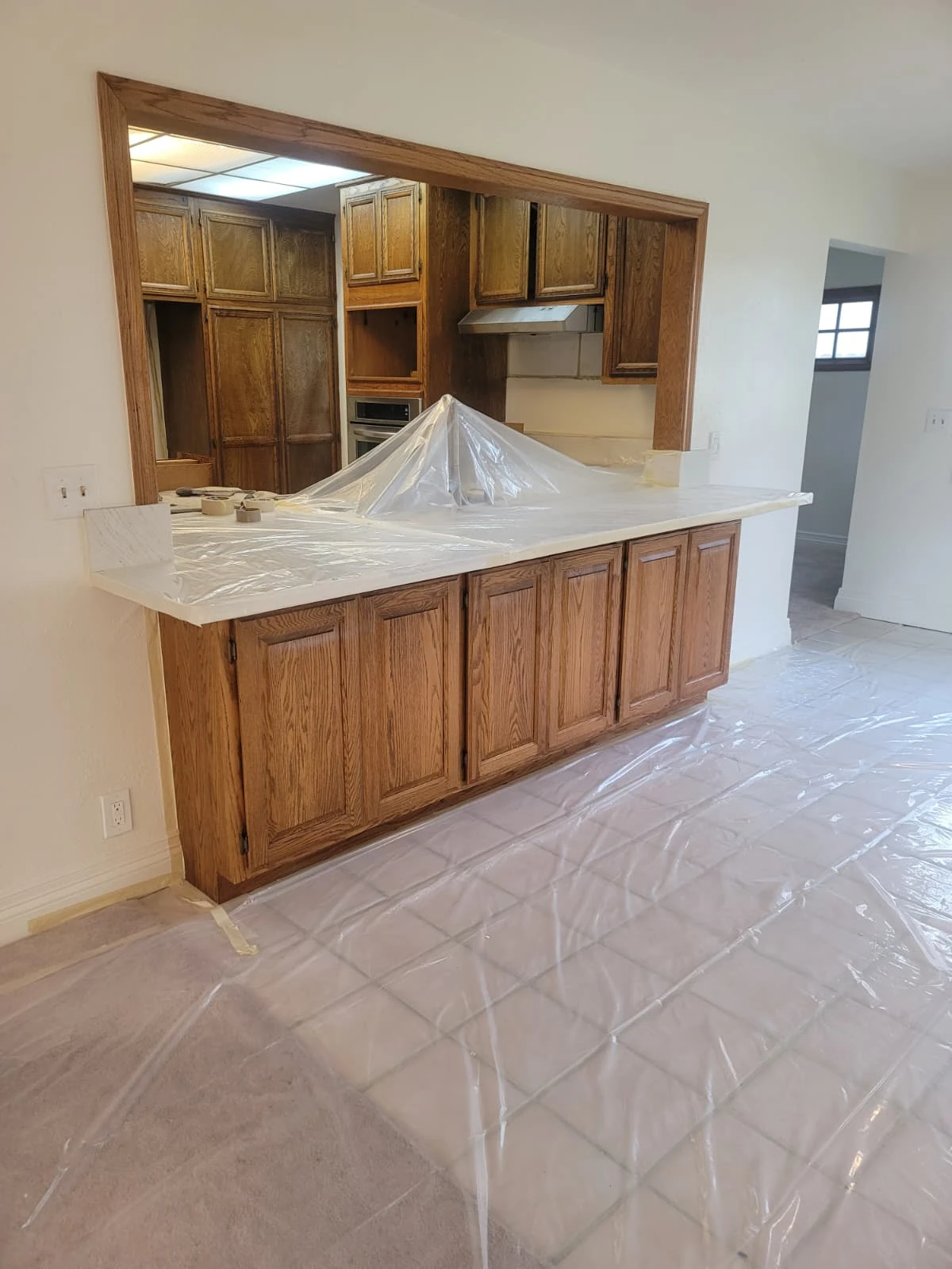 Kitchen cabinets before refinishing - View 4
